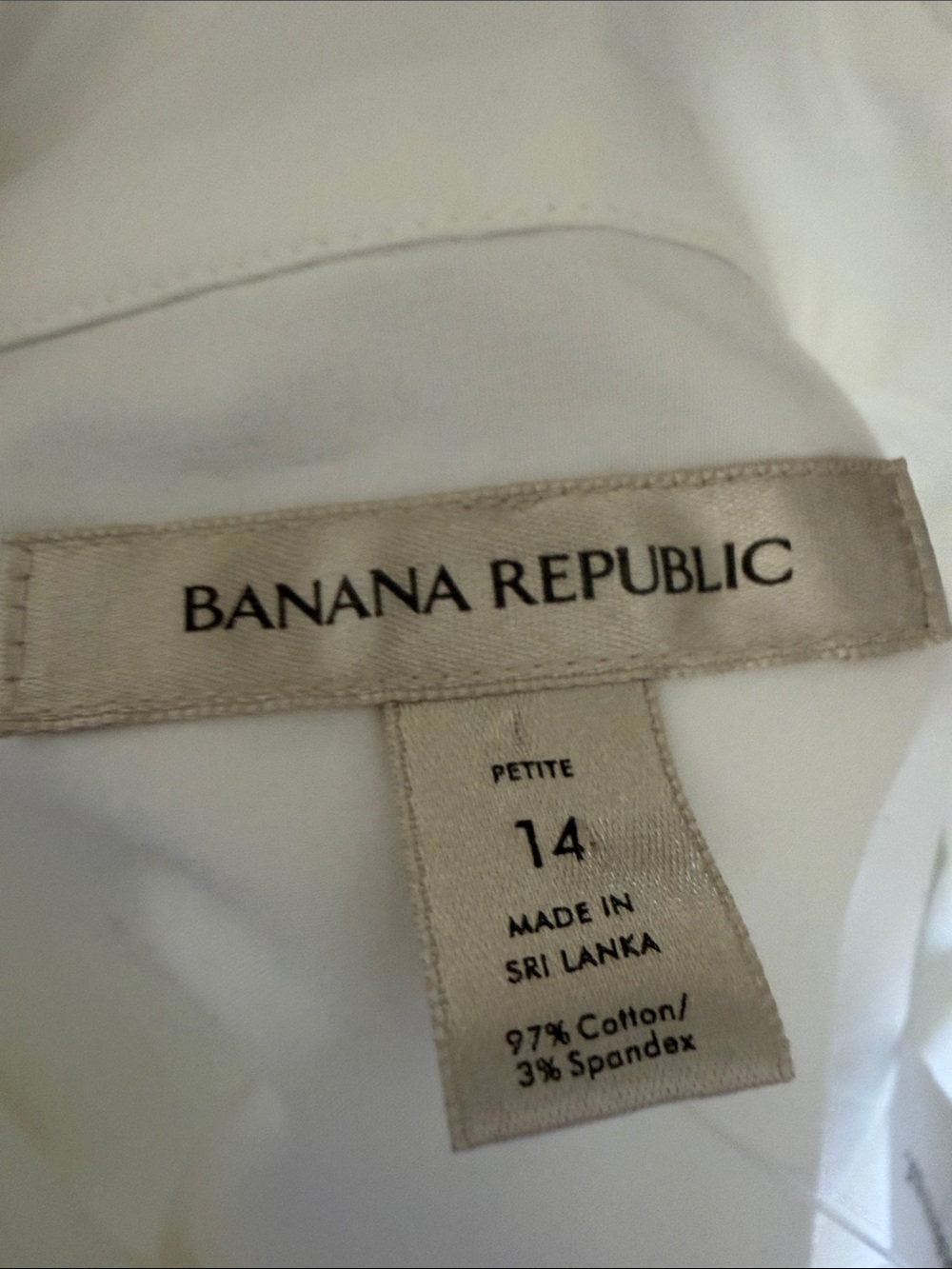 Banana Republic Women's White Button-Down Shirt - Picture 7 of 7